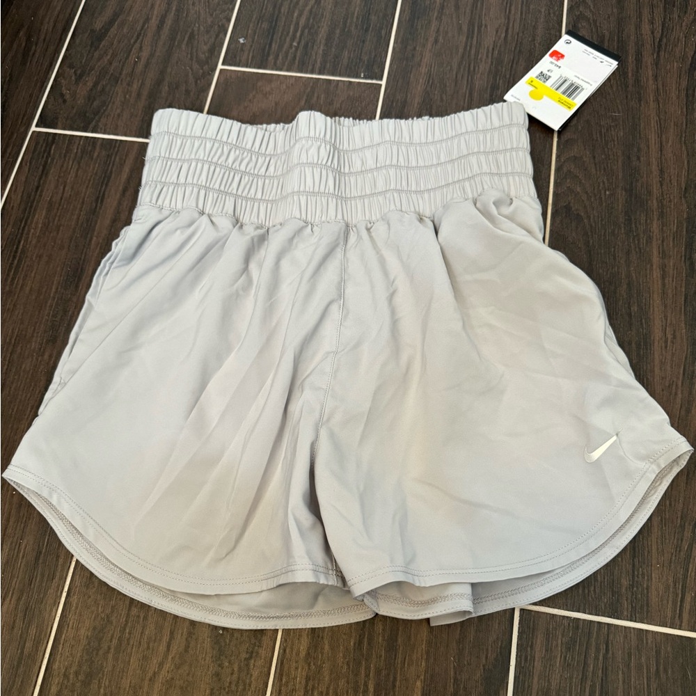 🦋 NWT Women’s Nike Dri fit ultra high waisted shorts 🦋